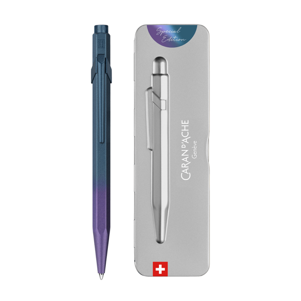 CARAN D'ACHE ΣΤΥΛΟ BALLPOINT ΜΑΥΡΟ ΜΕΛΑΝΙ ΣΕ ΜΕΤΑΛΛΙΚΟ ΚΟΥΤΙ MEDIUM 849 CLAIM YOUR STYLE ΜΩΒ